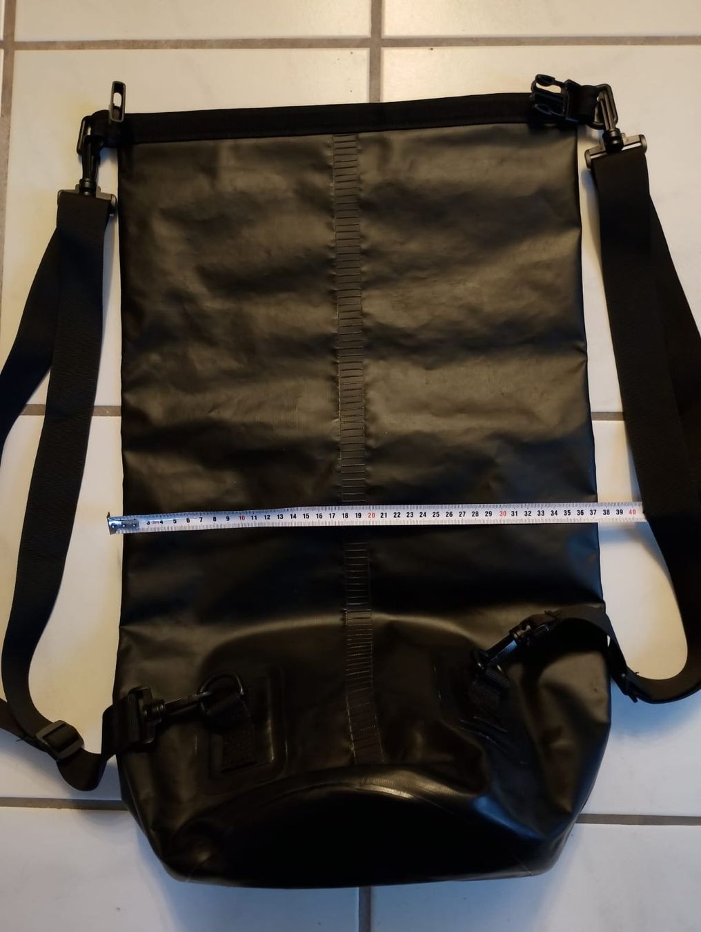 Zaini: Urban Classics - wasserfester Rucksack – Usato da Ehrendingen venduto da 2Guagua2 1