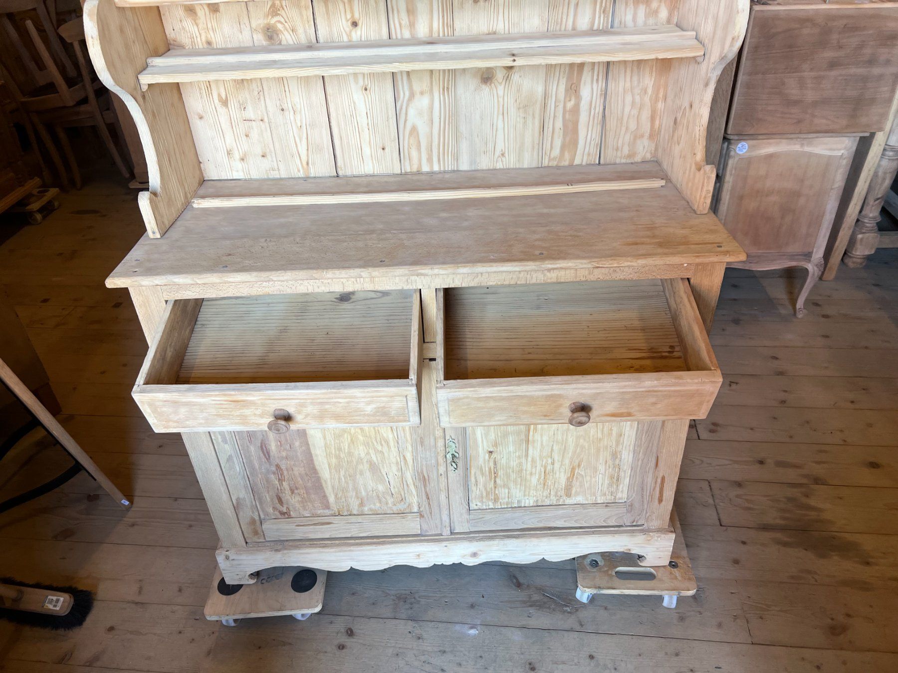 Credenze: ART 1088-H Buffet sablé – Usato da Pont-La-Ville venduto da BCMGLEAL 2