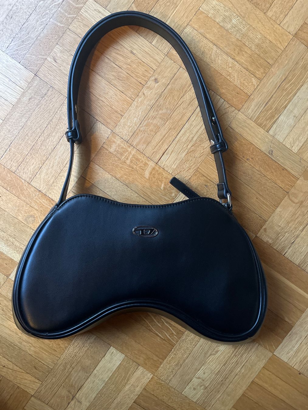 Borse da donna: Sac Diesel Play – Nuovo (secondo la descrizione) da Lausanne venduto da uma_59zl