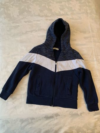 Pullover mit reissverschluss und kaputze  128