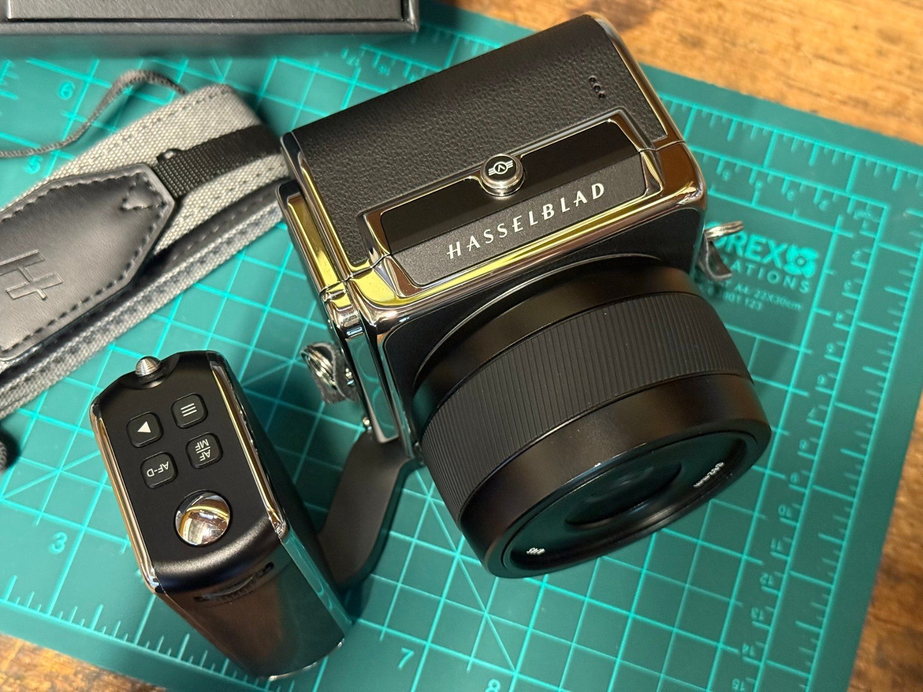 Hasselblad Appareil photo: Hasselblad 907X & CFV 100C mit 907X Control Grip – Neuf (Voir description) à Prêles par rs4b07 5