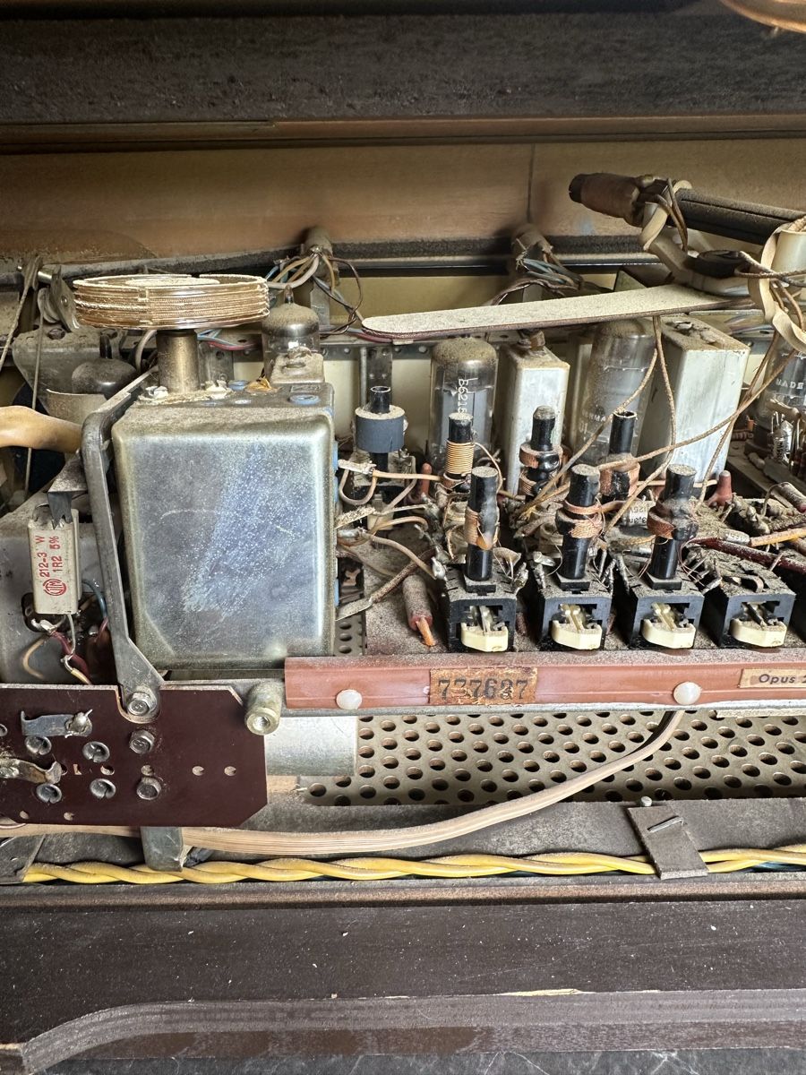 Telefunken Radio: Telefunken Opus Studio 2650 MX Stereo Röhrenradio – Difettoso da Effretikon venduto da MilosS 7