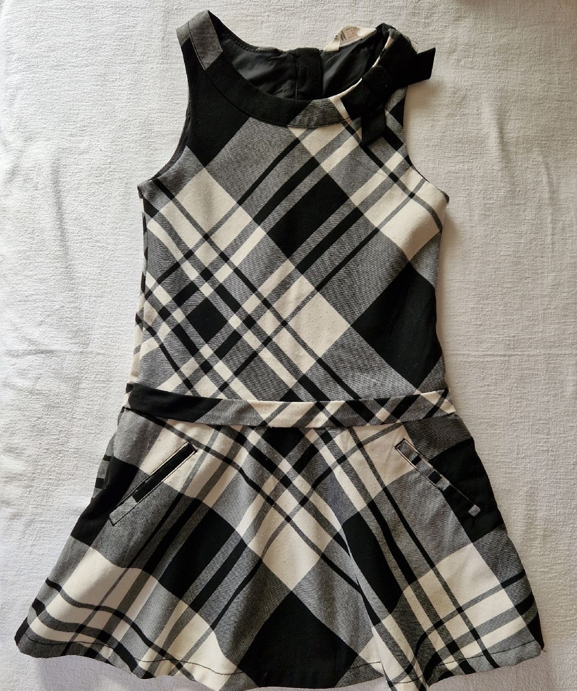 H&M Vestiti & Gonne: H&M Elegantes Kleid, Gr. 128 – Usato da Muri b. Bern venduto da rol_xtf8