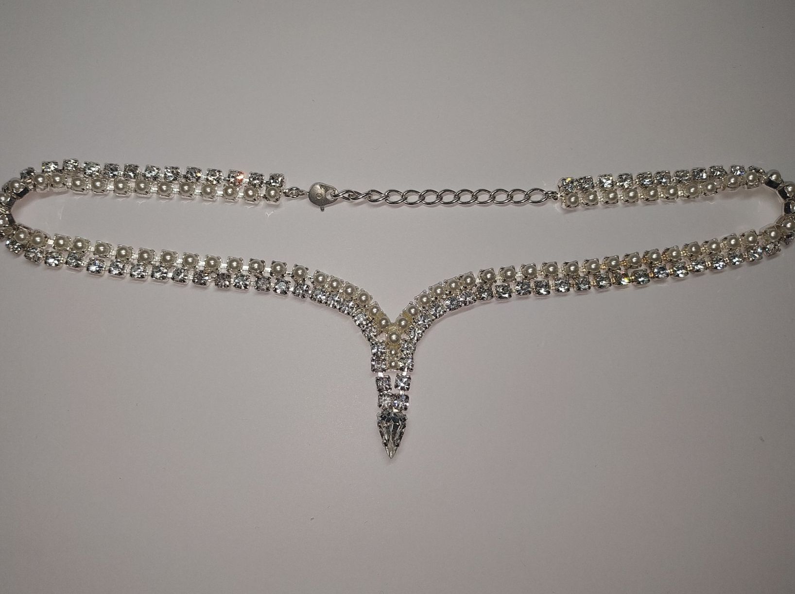 Perlen (unechte): Elegante Halskette mit Perlen und Strass! – Neu und originalverpackt aus Birmensdorf ZH von M4rwin