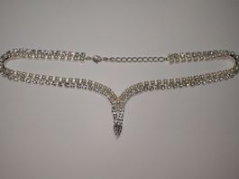 Elegante Halskette mit Perlen und Strass!