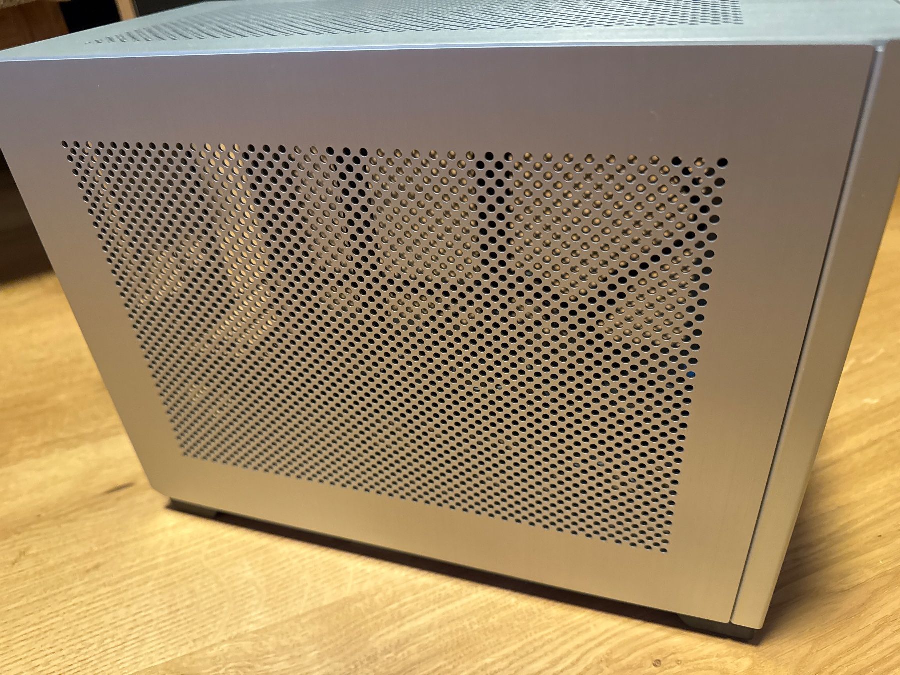 Custodie: NCase M1 classic V6.1 / Mini ITX Gehäuse – Usato da Zofingen venduto da dDawge 2