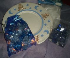 Weihnachtslicht, Teller+Dekosteine blau