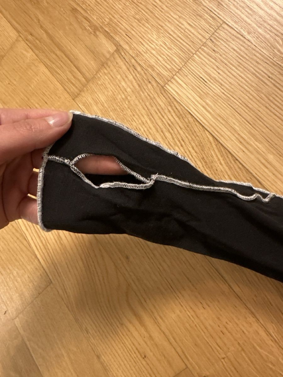 Weekday Vestiti: Schwarzes Maxikleid mit langen Ärmeln – Usato da Neuenegg venduto da kar_smg9 2