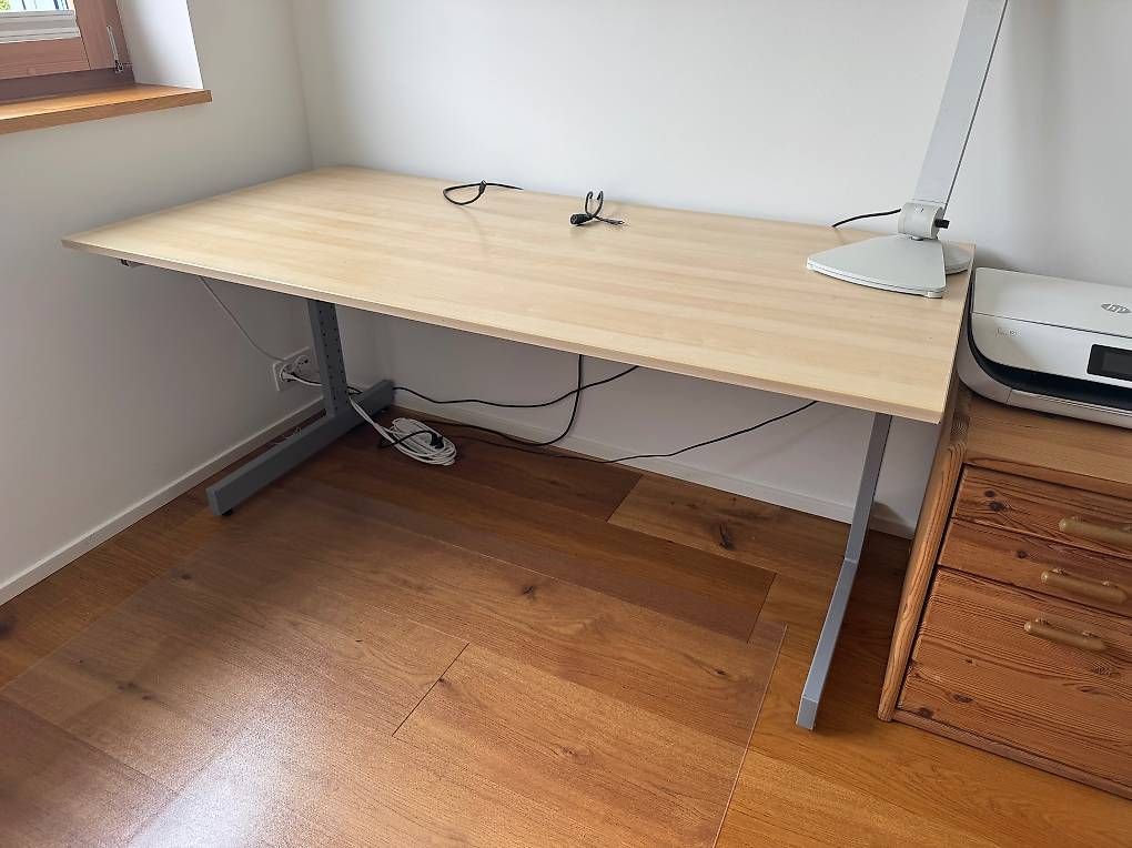 Ikea Bureaux: IKEA Schreibtisch, 160 x 80 cm – D'occasion à Zürich par playground 1