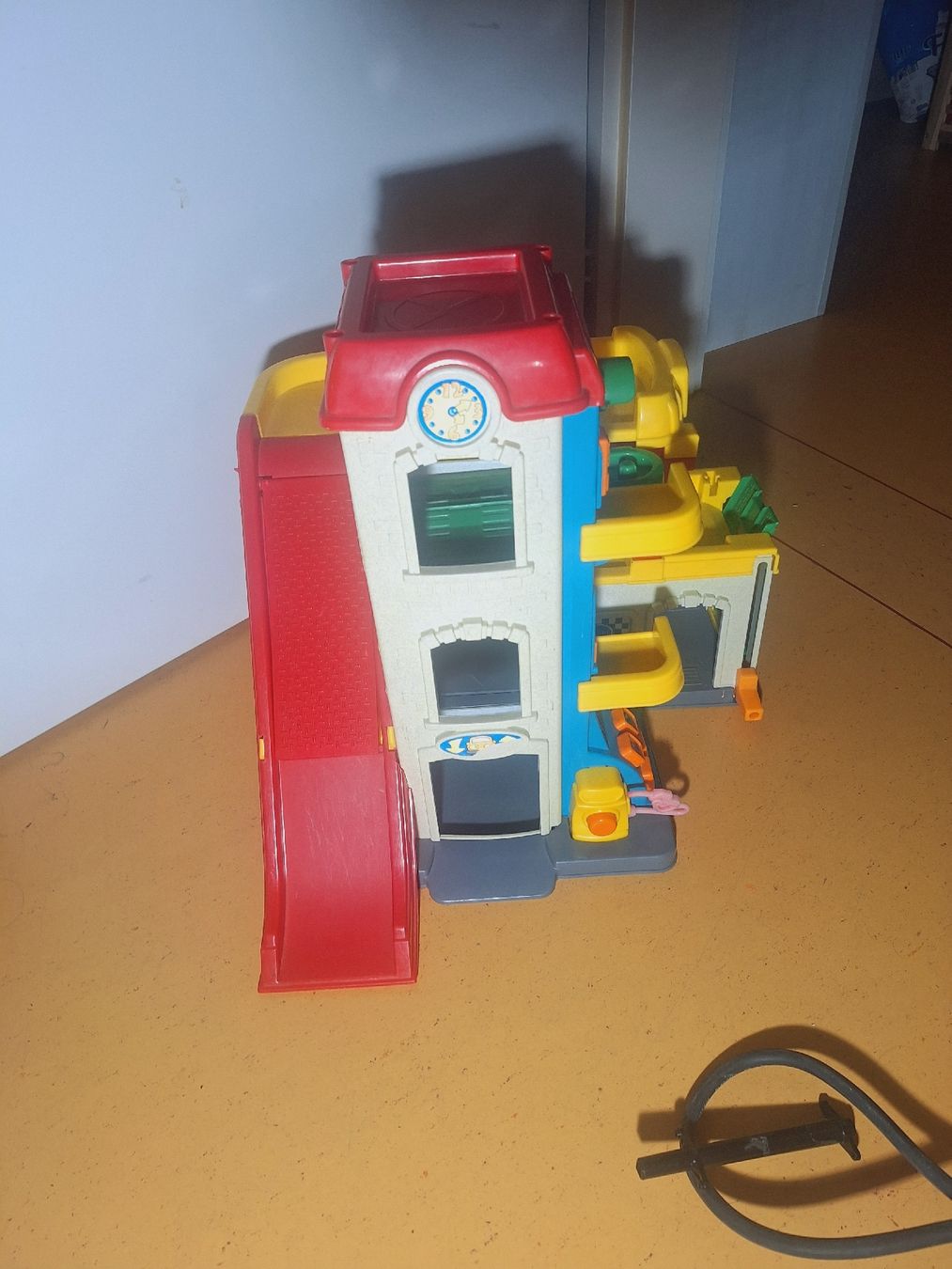 Fisher-Price Spielzeuge: Fisher Price Autogarage – Gebraucht aus Winterthur von pat.paw 1