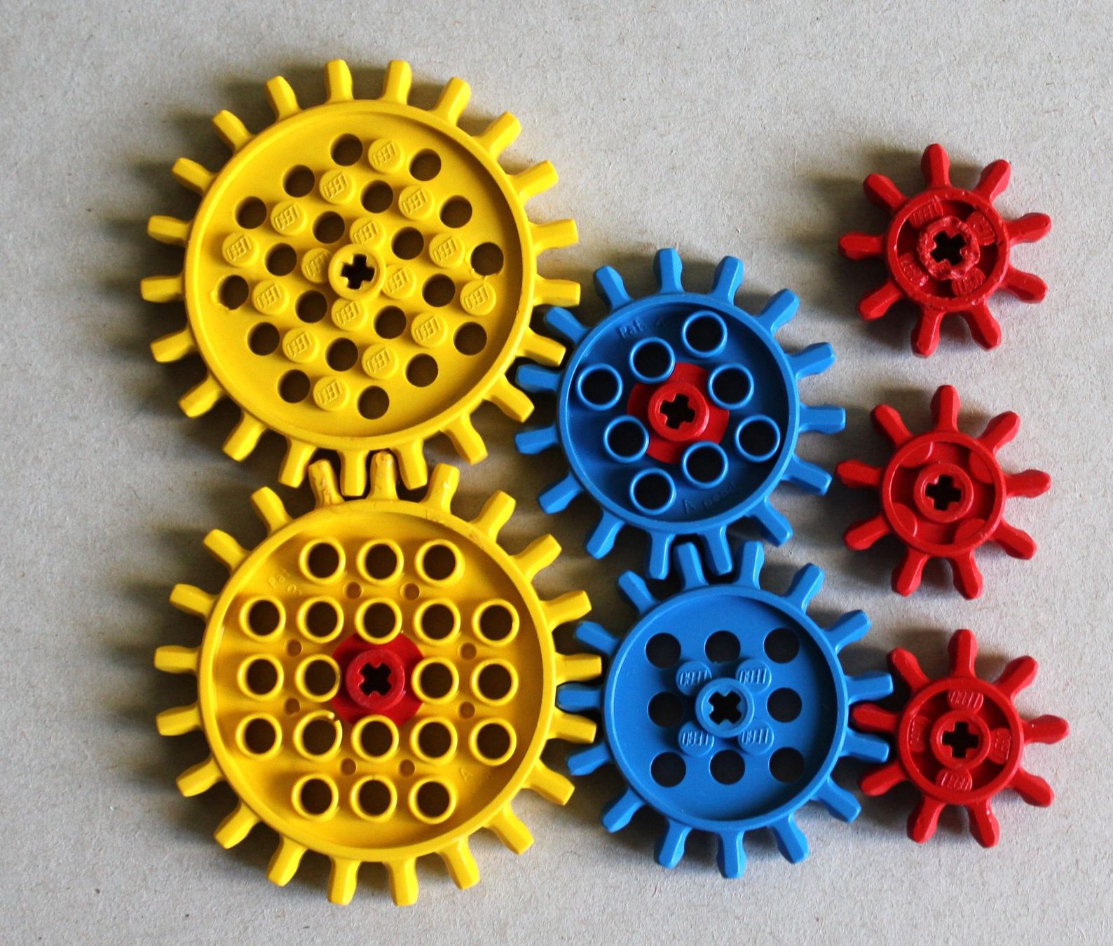 Lego Spielzeuge: 7 alte LEGO Technic Zahnräder – Gebraucht aus Worblaufen von Cookie23