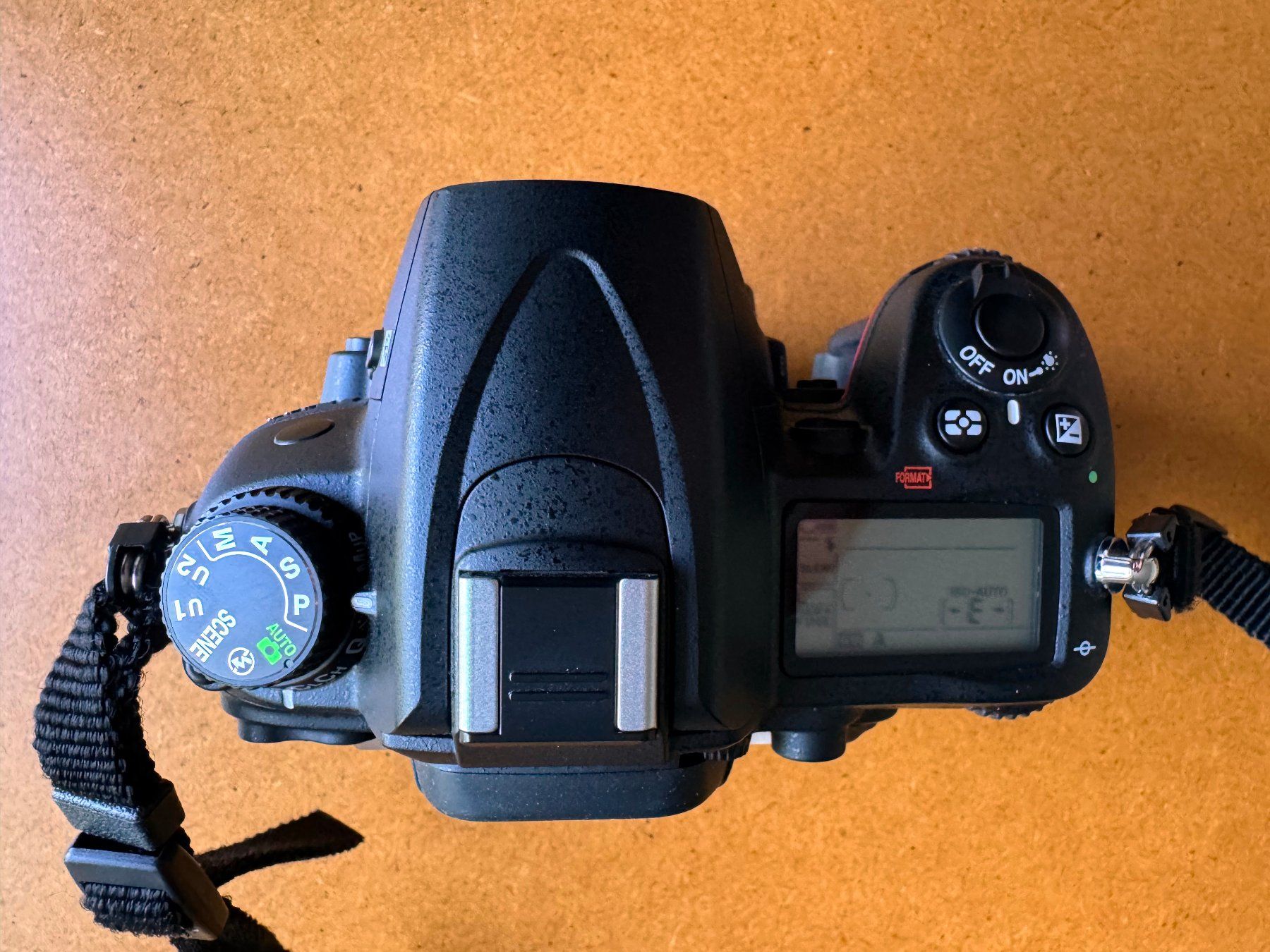 Nikon Fotocamera: Sehr schöner NIKON D7000 Body – Usato da Baden venduto da Danielb 5