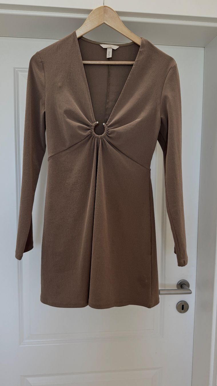 H&M Vestiti: Robe beige foncée stretch – Usato da giffers venduto da sev_c9x9