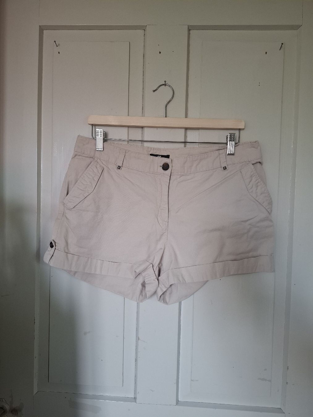 Pantaloni: Beige Shorts, H&M, 40 – Usato da Winterthur venduto da bohne3000