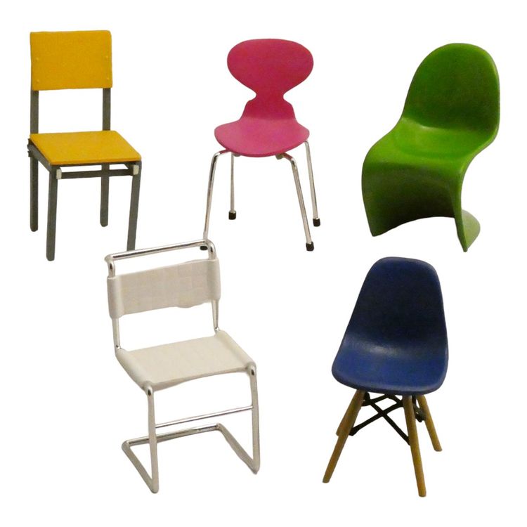 LOT DE 5 chaises anciennes miniatures de poupée en bois (voir scan) en