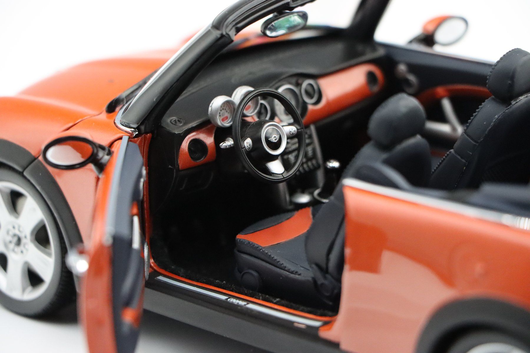 Modellautos: Mini Cooper Cabriolet 2004 1:18 Kyosho – Neu und originalverpackt aus Bühl b.Aarberg von  8