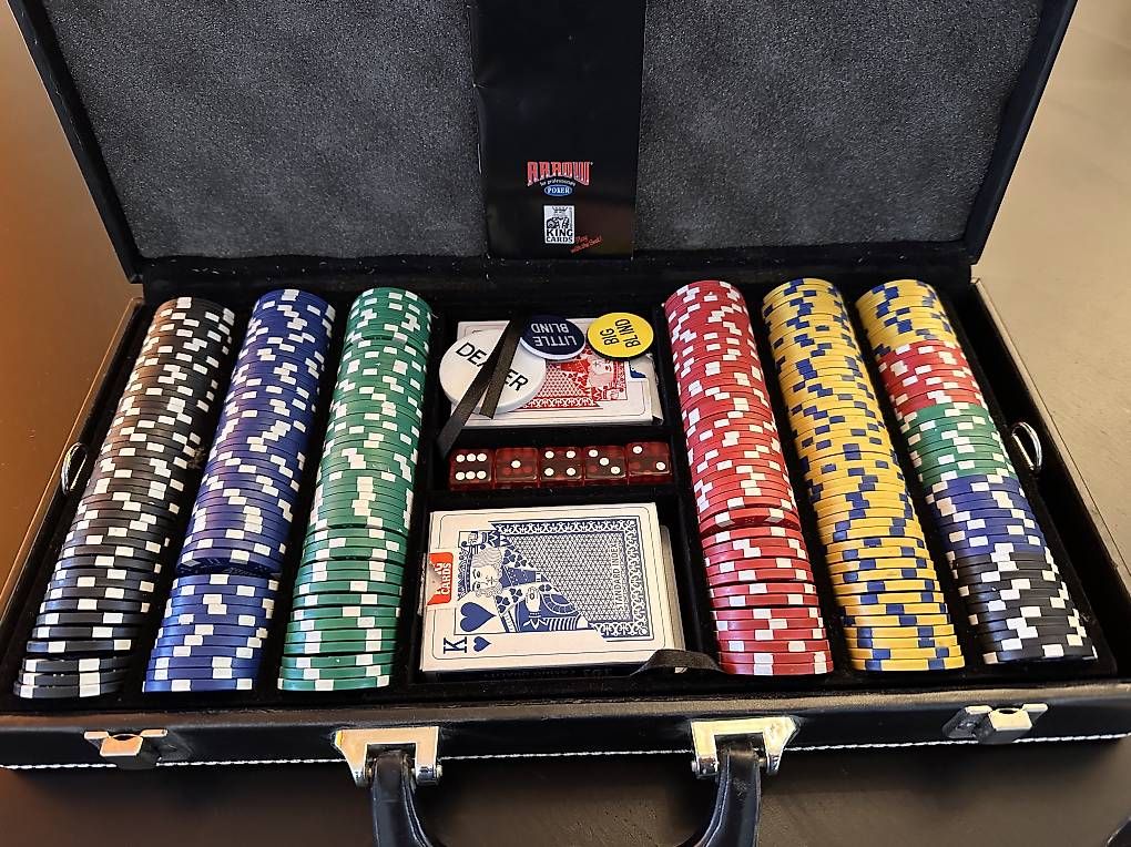 Jeux: Poker-Set in Kunstlederkoffer  – D'occasion à Worb par Sab.ha 1