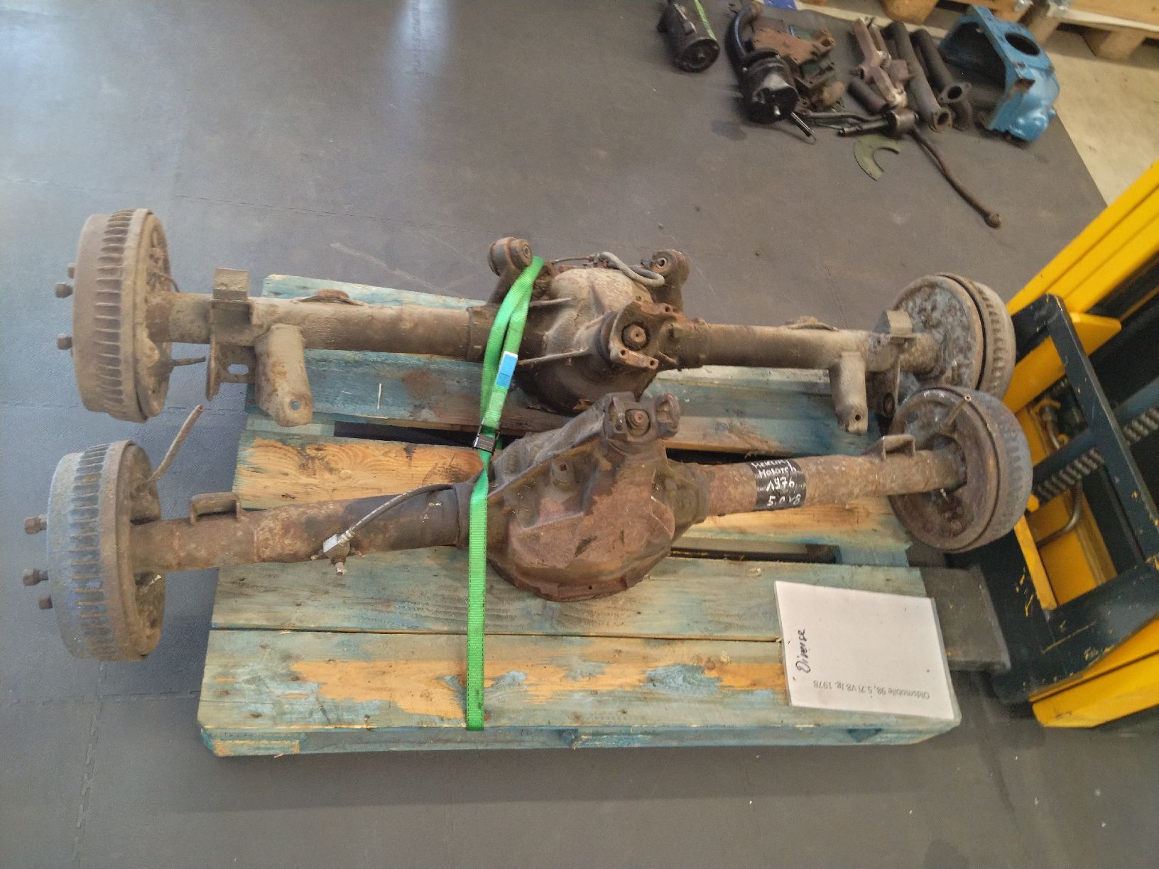 Tutti pezzi di ricambio auto: Hinterachse USA Oldtimer Oldsmobile Mercury  – Usato da Steinen venduto da Blackcadillac 1