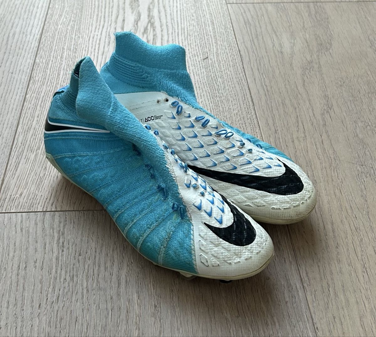 Nike Scarpe per ragazzi: Nike Hypervenom Football Boots – Usato da Zug venduto da mbe_t5j2