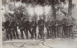 Soldaten mit aufgesetztem Bajonett, Feldpost BATAILLON N° 56