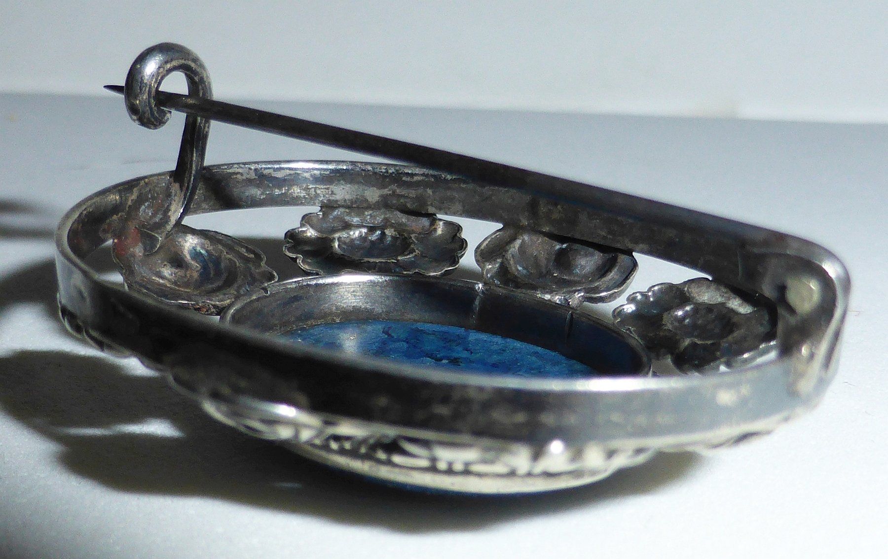 Spille & Fermagli: Wunderschöne Jugendstil-Brosche, Silber mit Lapislazuli – Usato da Sonceboz-Sombeval venduto da Artdecolove 4