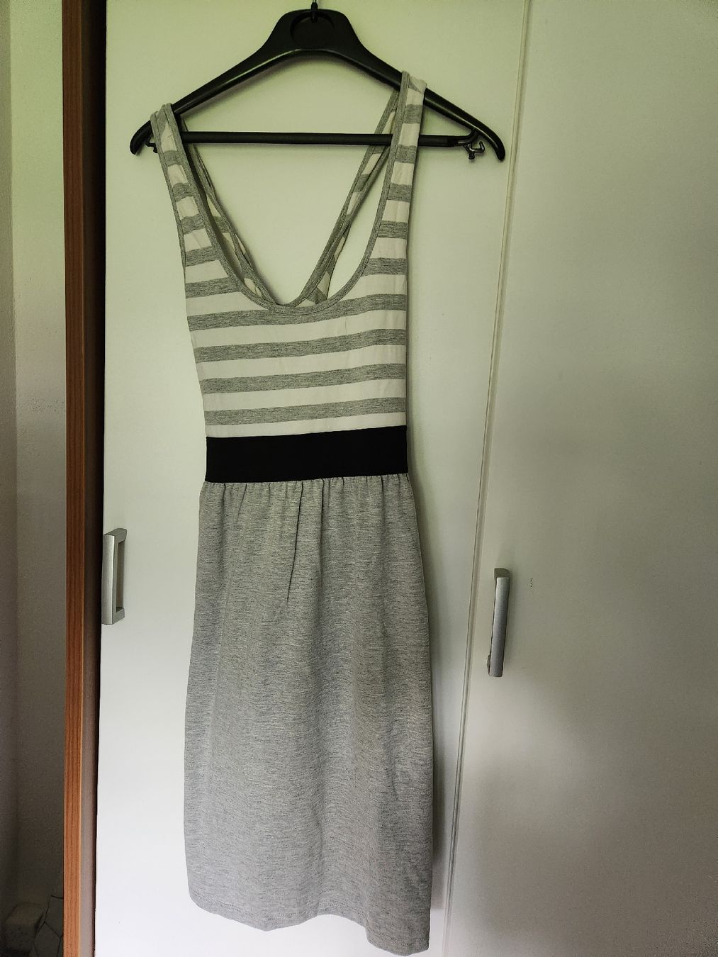 Tom Tailor Kleider: Tom Tailor Kleid, sportlich, grau/weiss – Gebraucht aus Fribourg von voidness 1