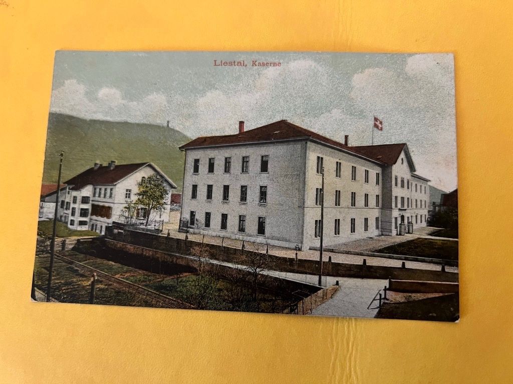 Cartoline postali: KASERNE VON LIESTAL MIT ARMEESTEMPEL 1909 – Usato da Steinach venduto da Momoco