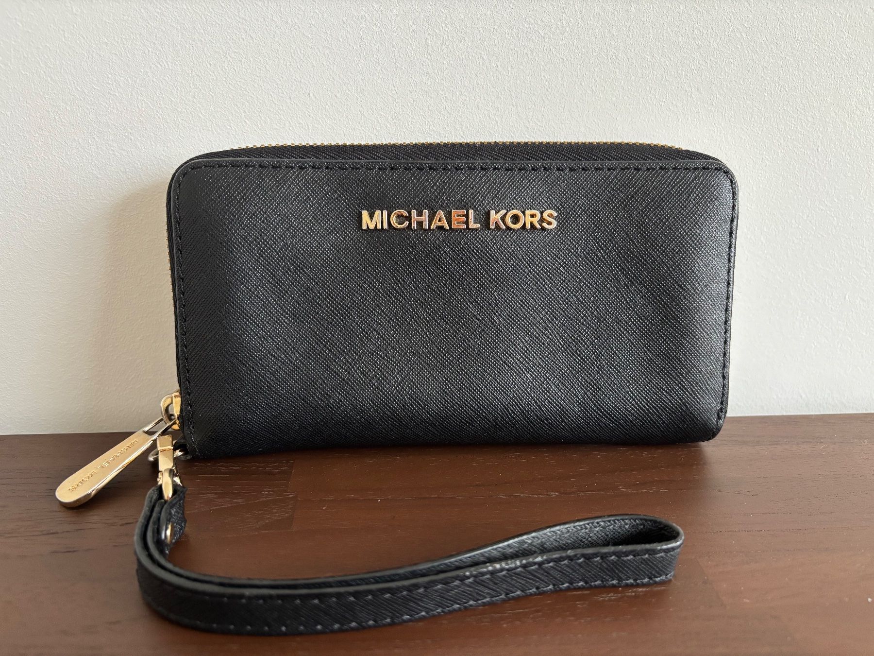 Michael Kors Portamonete: Michael Kors Black Wallet with golden Zip – Usato da Zürich venduto da cha_jz8q