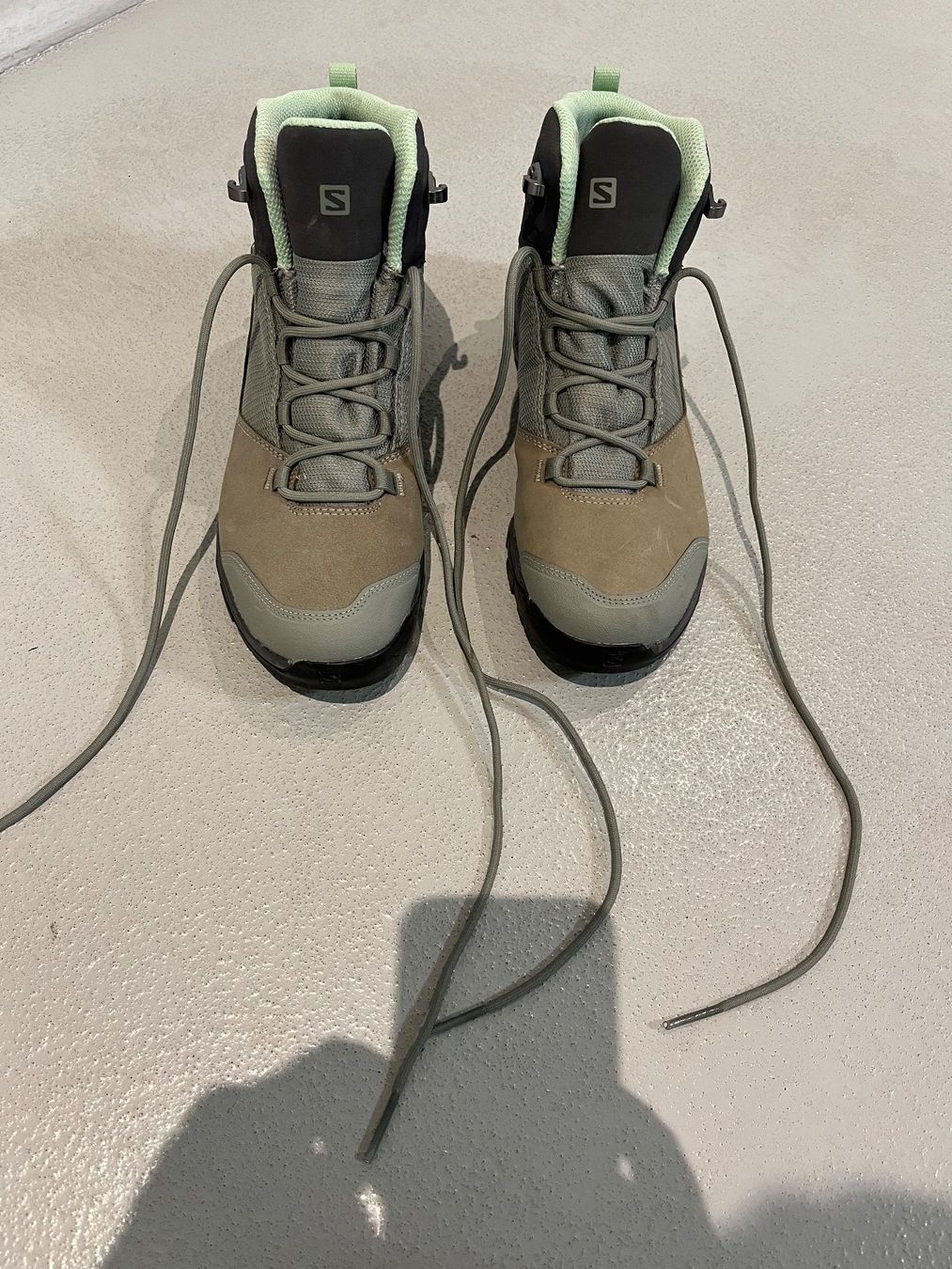 Salomon Scarpe da uomo: Neuwertige Wanderschuhe – Nuovo (secondo la descrizione) da Kilchberg ZH venduto da TanniTanni 2
