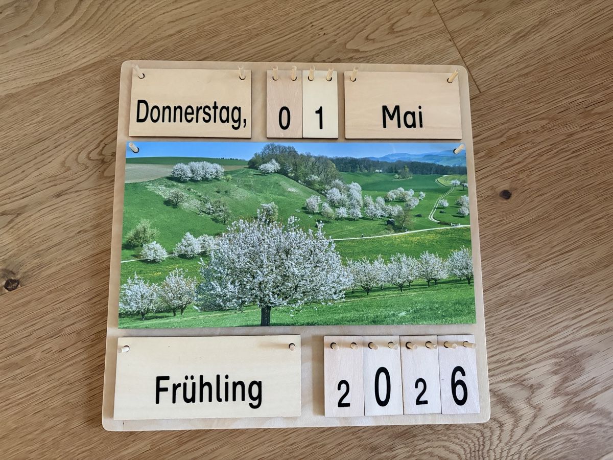Kalender: Montessori Holzkalender – Neu (gemäss Beschreibung) aus Bern von Everest17