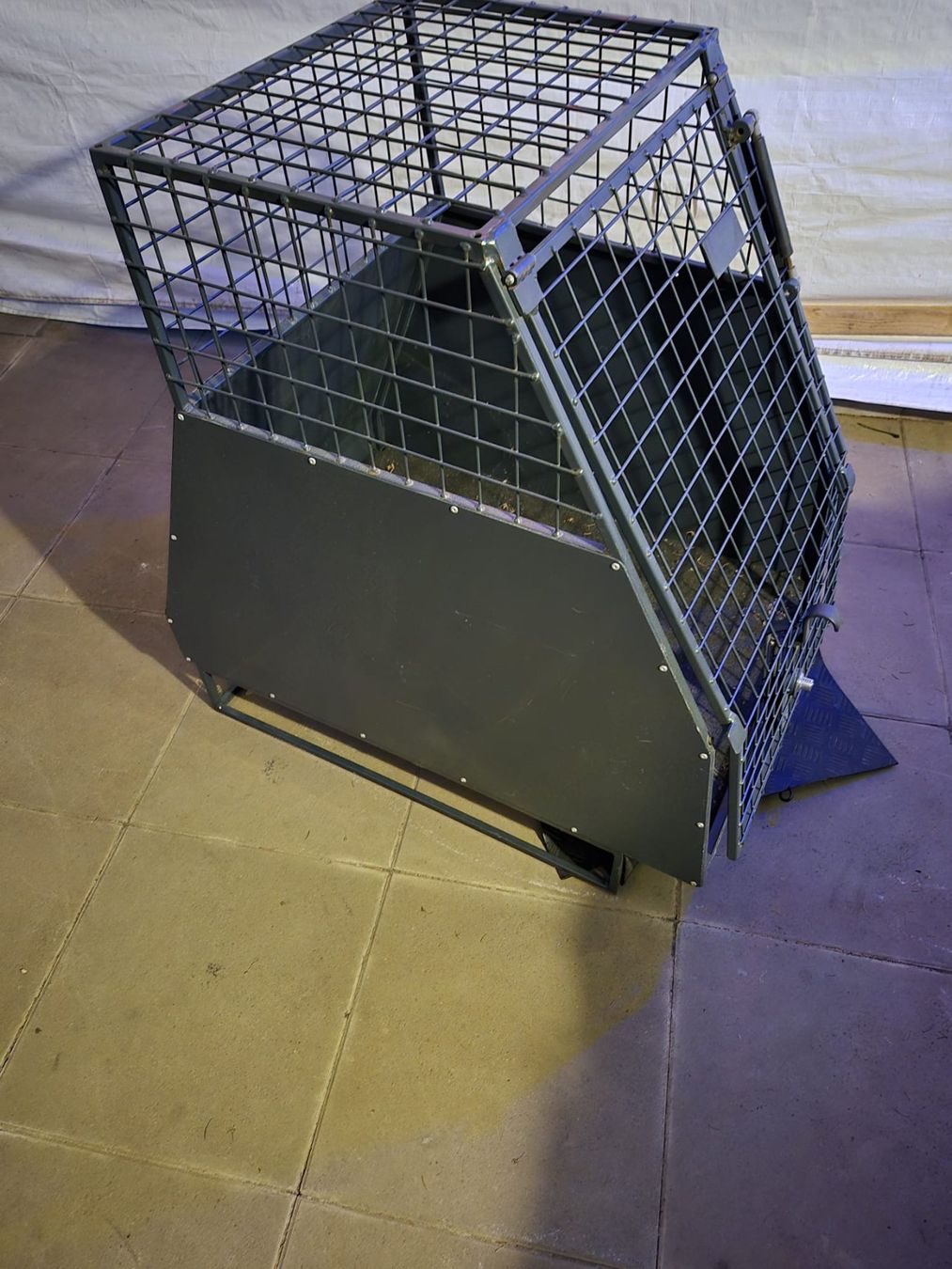 Gabbie, trasporto & Sicurezza: Hundebox Auto – Usato da Lupfig venduto da musicbox80 7