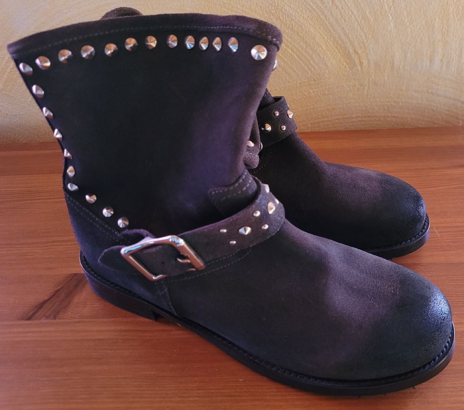 Scarpe da donna: *** Coole Nieten Stiefeletten *** – Nuovo (secondo la descrizione) da Bannwil venduto da Turtle10