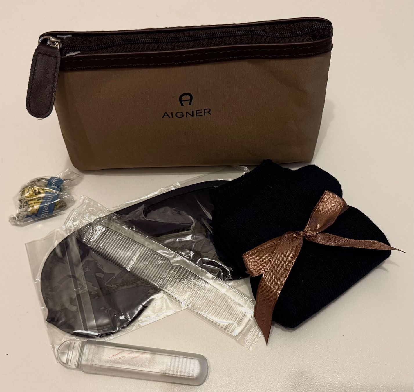 Custodie per cosmetici: QATAR AIRWAYS Business Class Amenity Kit – Nuovo e nell'imballaggio originale da Genève venduto da Murmurs