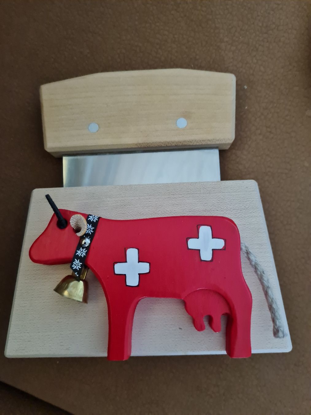 Swiss Coltelli da cucina: Original Schweizer Käsemesser von Trauffer mit Kuh neu – Nuovo (secondo la descrizione) da Münsingen venduto da Cuci31