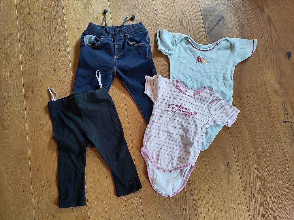 Lotti & Set di vestiti: Kleiderpaket Grösse 80 – Usato da Igis venduto da Ricema 2