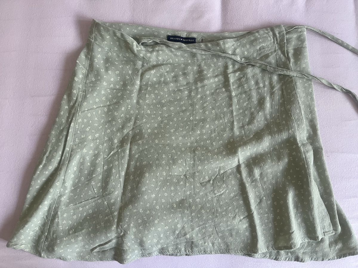Brandy Melville Gonne: Brandy Melville Wrap Skirt – Usato da Wil SG venduto da aiy_fnm9 2