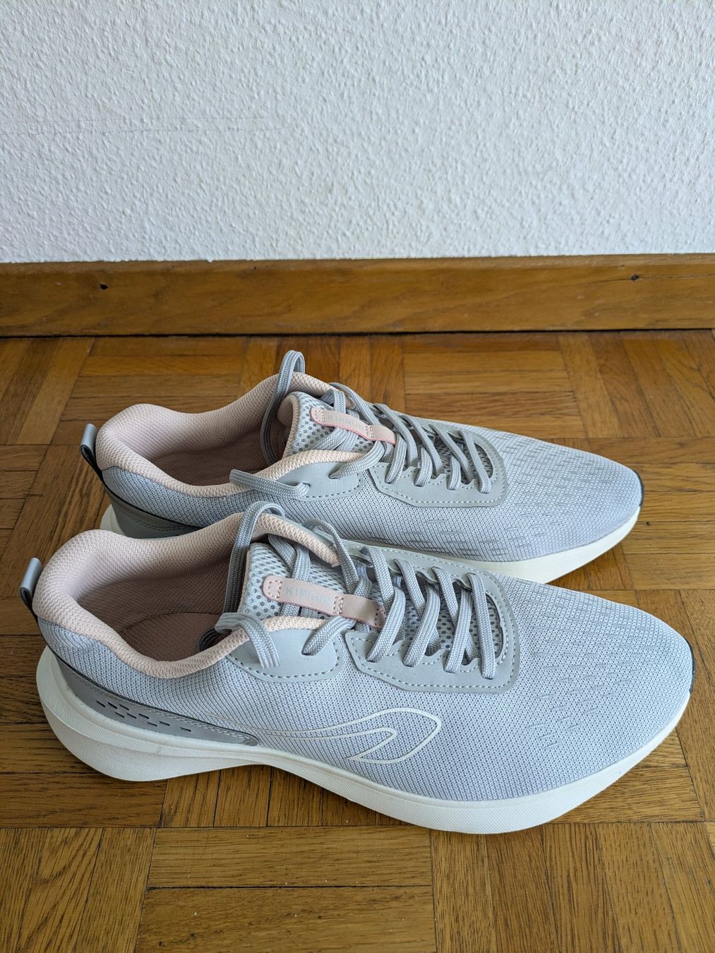 Decathlon Herrenschuhe: Laufsneaker grau JogFlow Grösse 42 – Neu (gemäss Beschreibung) aus Zürich von funfundfunfzig
