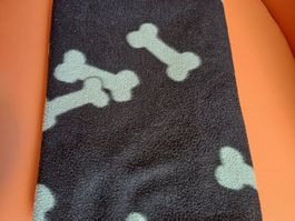 Hundedecke Fleece schwarz Knochenmotiv guter Zustand