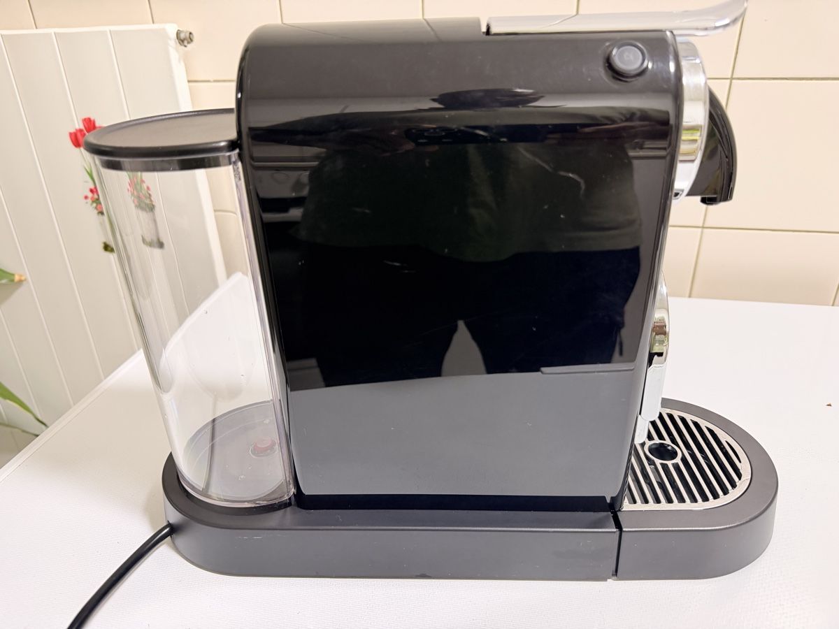 Kaffeemaschinen & Espressomaschinen: Machine à café Nespresso Pixie noire, état neuf – Neu (gemäss Beschreibung) aus Ecublens VD von djromeo02 2