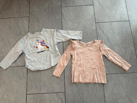 Zwei Langarmshirt - Grösse 110/116 - KIDS + C&A
