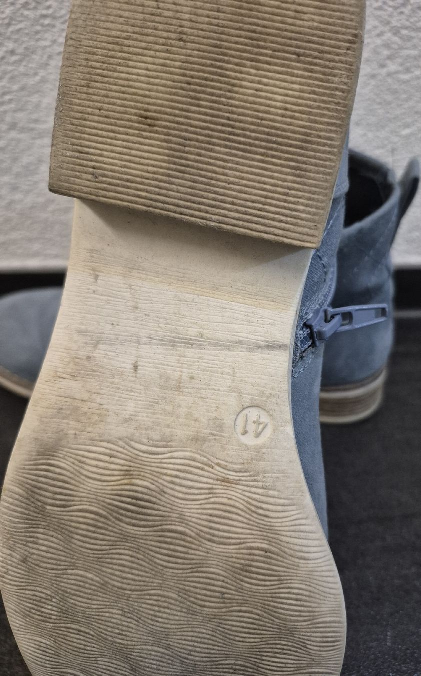 Scarpe da donna: Schöne, hellblaue Stiefel Gr. 41 – Usato da Igis venduto da Tiggers1 2