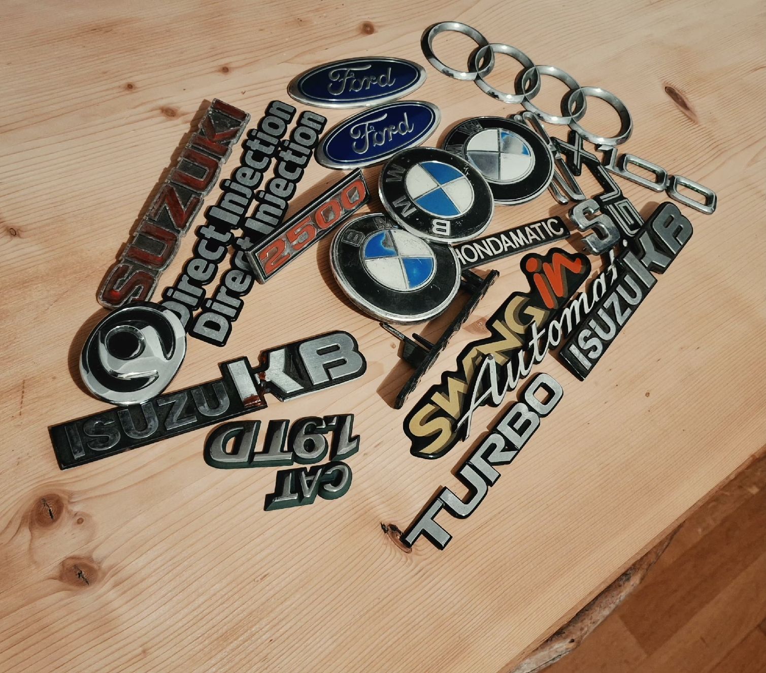 Alle Autoersatzteile: Konvolut Old & Youngtimer Embleme – Defekt aus Triesen von BLACKSHEEP75 1