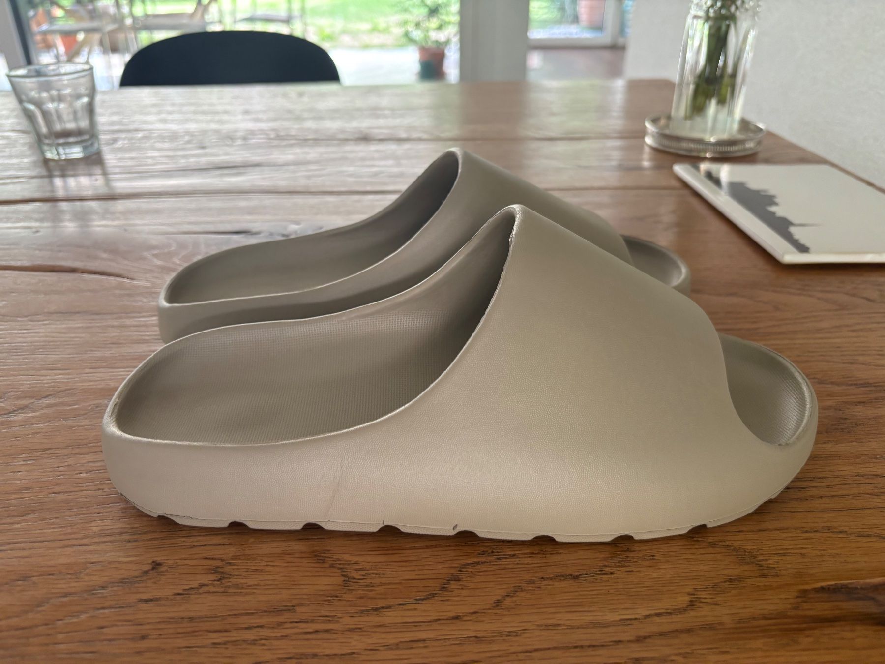 Herrenschuhe: Slides Grösse 44-45 Beige Neu – Neu und originalverpackt aus Burgdorf von fab_z27v