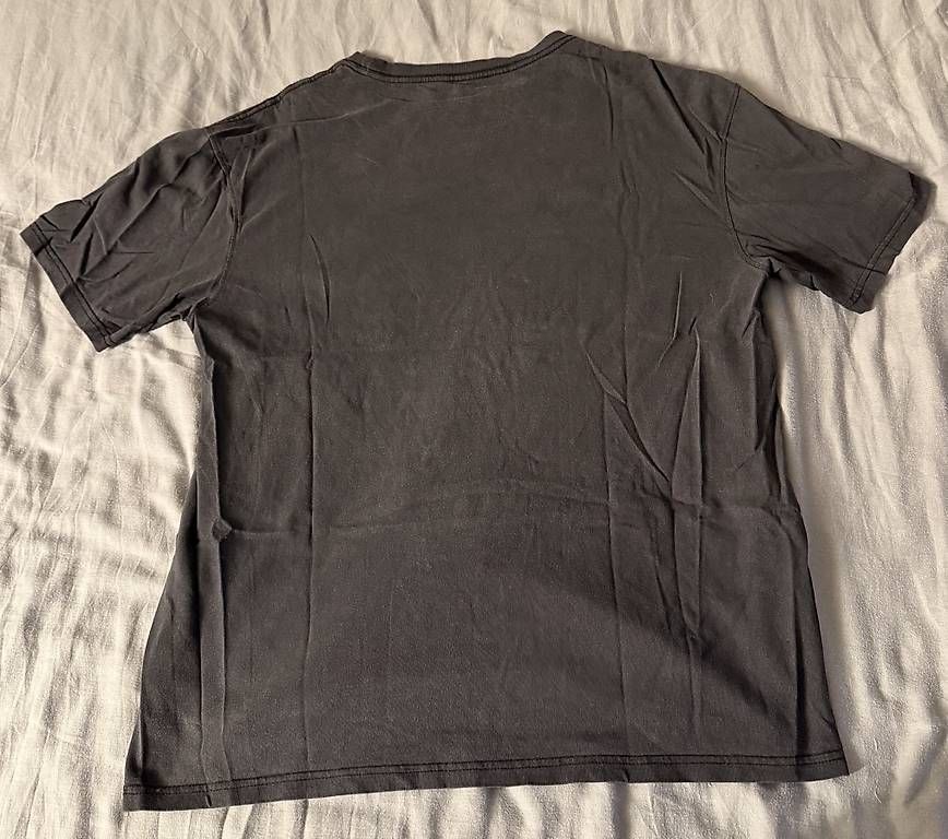 T-Shirts: Review T-Shirt schwarz mit Print  – Gebraucht aus Wädenswil von dom_pz5d 3