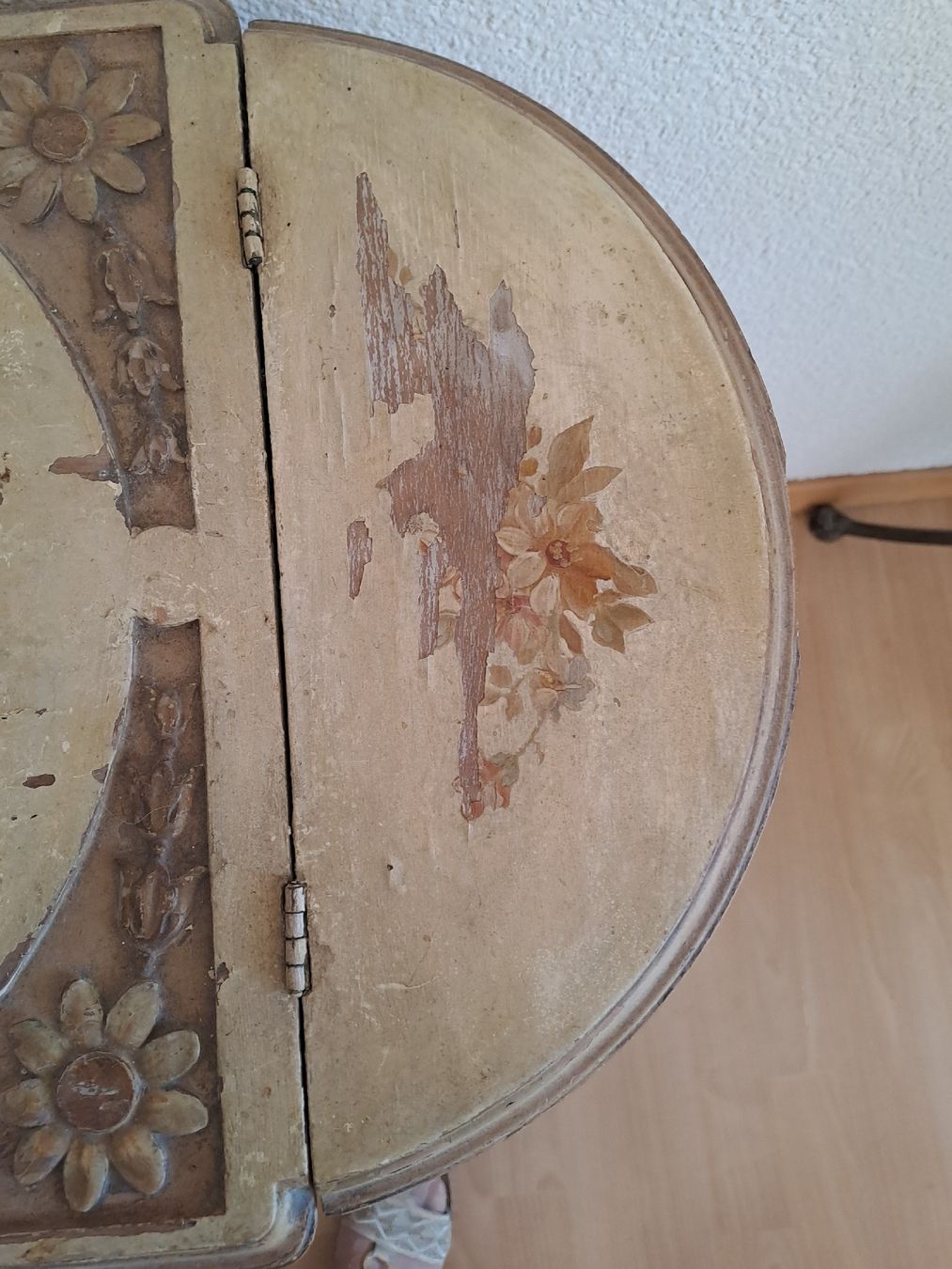 Tavoli: Antiker Beistelltisch / Nähtisch mit Schublade – Usato da Gondiswil venduto da Antiquitas... 6