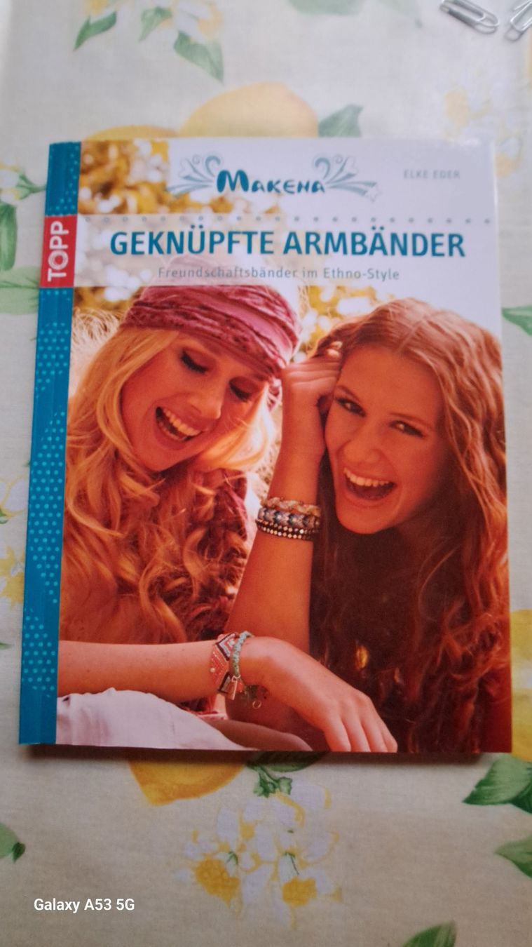 Libri: Makena: Freundschaftsarmbänder knüpfen – Usato da Plagne venduto da Reticulum01