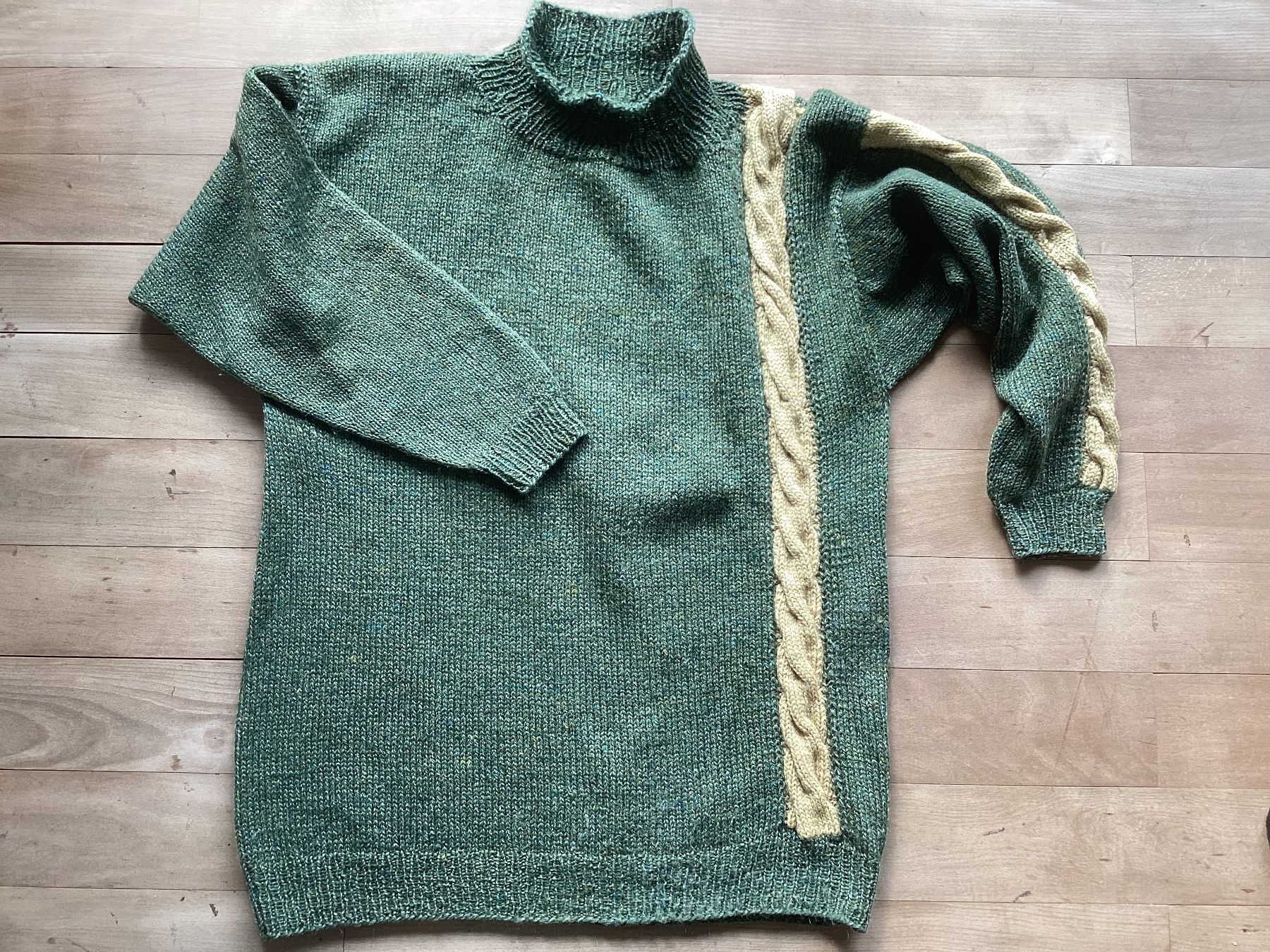 Maglioni & Felpe: Strickpullover grün mit ockerfarbenem Zopfmuster – Usato da Muttenz venduto da rob_sc8s