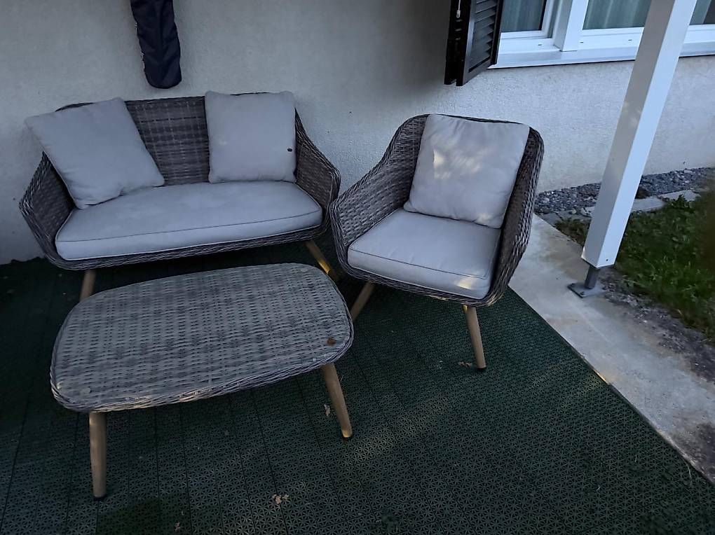 Divani: Gartenlounge mit Tisch – Usato da Wald ZH venduto da cla_jx8d 2