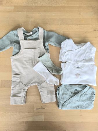 Baby Jumpsuit und Bodies Gr. 50/56