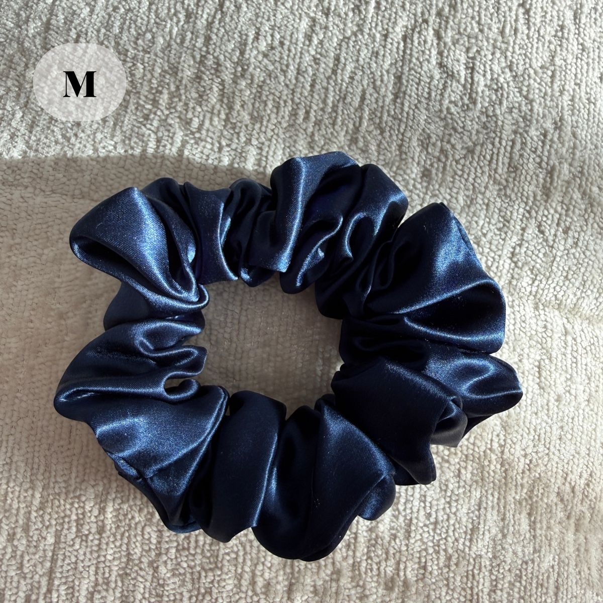 Accessori per capelli: 12# navy blue 100% Mulberry Silk Scrunchie Size M - NEW – Nuovo e nell'imballaggio originale da Winterthur venduto da LeLe0606